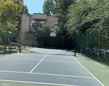22100 Burbank - Photo Thumbnail 25