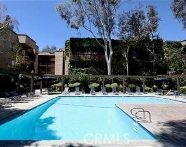 22100 Burbank - Photo Thumbnail 20