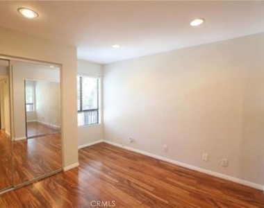 22100 Burbank - Photo Thumbnail 4