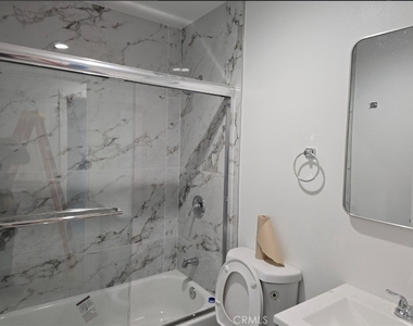 1319 3/4 E 59th Place - Photo Thumbnail 1