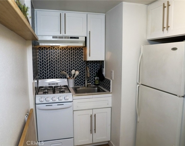 160 Avenida Florencia - Photo Thumbnail 7