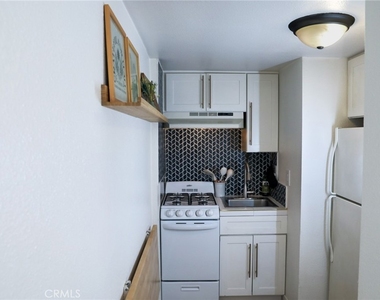 160 Avenida Florencia - Photo Thumbnail 9