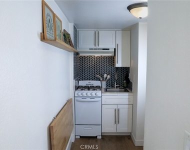 160 Avenida Florencia - Photo Thumbnail 8