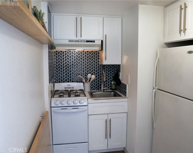 160 Avenida Florencia - Photo Thumbnail 6