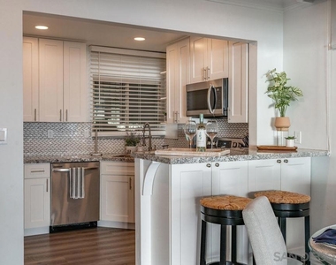 6529 Neptune Pl - Photo Thumbnail 8