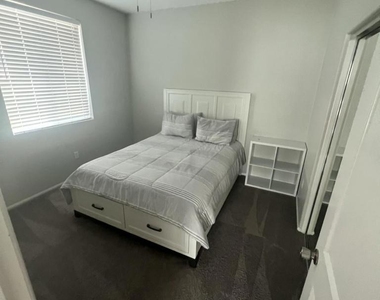 82798 Longfellow Court - Photo Thumbnail 14