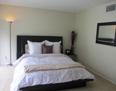 1405 Bridgewood Drive - Photo Thumbnail 17
