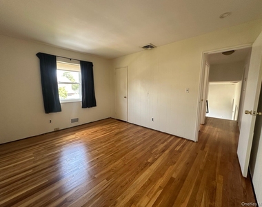 103 Wayne Street - Photo Thumbnail 9