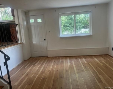 103 Wayne Street - Photo Thumbnail 5