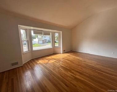 103 Wayne Street - Photo Thumbnail 2