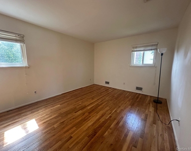 103 Wayne Street - Photo Thumbnail 6
