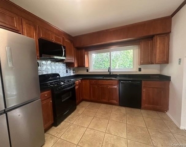 103 Wayne Street - Photo Thumbnail 3
