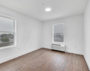 74 Broadway - Photo Thumbnail 4