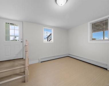 135 Beekman Avenue - Photo Thumbnail 5