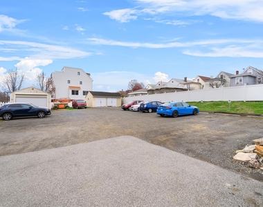 135 Beekman Avenue - Photo Thumbnail 16