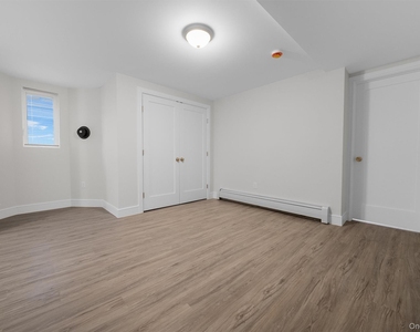 135 Beekman Avenue - Photo Thumbnail 11