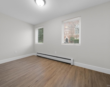 135 Beekman Avenue - Photo Thumbnail 15