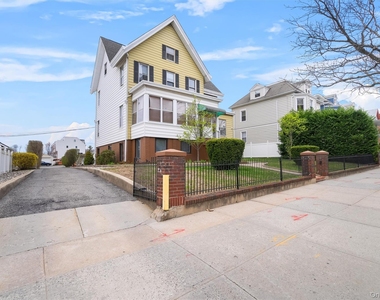 135 Beekman Avenue - Photo Thumbnail 1