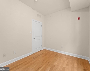 1813 N 18th Street - Photo Thumbnail 4