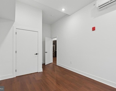 501 Washington Lane - Photo Thumbnail 8