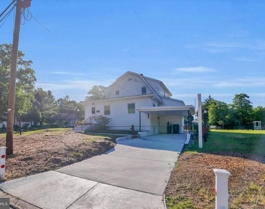 222 Berlin Road N - Photo Thumbnail 7