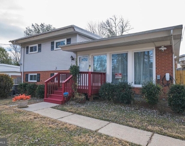 2303 Pinneberg Avenue - Photo Thumbnail 4