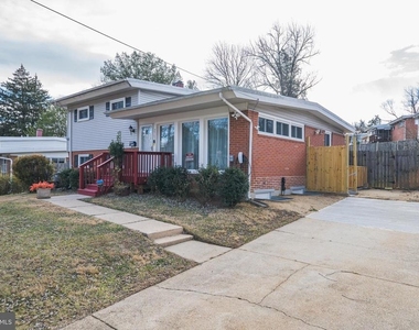 2303 Pinneberg Avenue - Photo Thumbnail 3
