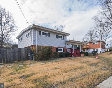 2303 Pinneberg Avenue - Photo Thumbnail 2