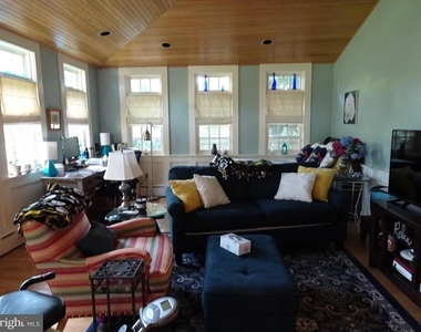 411 Delaware Street - Photo Thumbnail 12