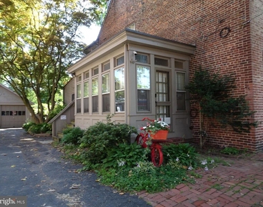 411 Delaware Street - Photo Thumbnail 18