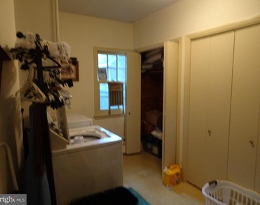 411 Delaware Street - Photo Thumbnail 9