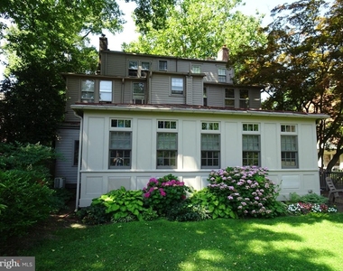 411 Delaware Street - Photo Thumbnail 25
