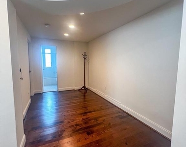 1727 Massachusetts Avenue Nw - Photo Thumbnail 18