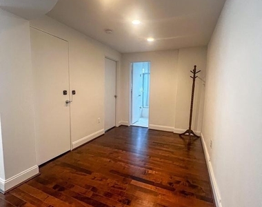 1727 Massachusetts Avenue Nw - Photo Thumbnail 19