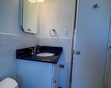 1727 Massachusetts Avenue Nw - Photo Thumbnail 17