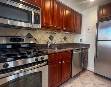 1727 Massachusetts Avenue Nw - Photo Thumbnail 2