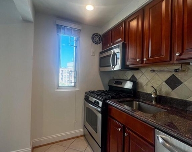 1727 Massachusetts Avenue Nw - Photo Thumbnail 3