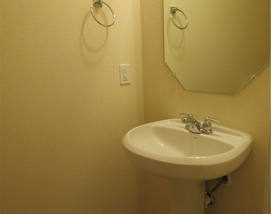 2304 S Lakeline Blvd - Photo Thumbnail 16