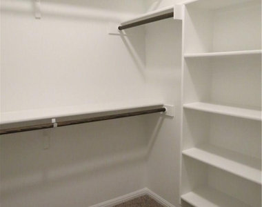 2304 S Lakeline Blvd - Photo Thumbnail 15