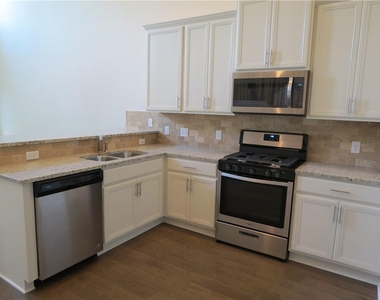 2304 S Lakeline Blvd - Photo Thumbnail 3