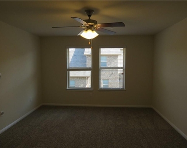 2304 S Lakeline Blvd - Photo Thumbnail 19