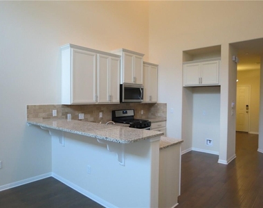 2304 S Lakeline Blvd - Photo Thumbnail 5