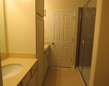 2304 S Lakeline Blvd - Photo Thumbnail 11