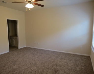 2304 S Lakeline Blvd - Photo Thumbnail 6