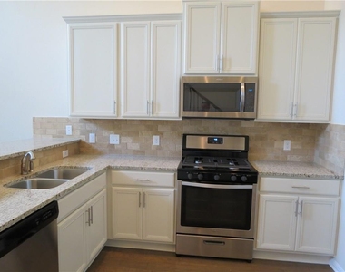 2304 S Lakeline Blvd - Photo Thumbnail 4
