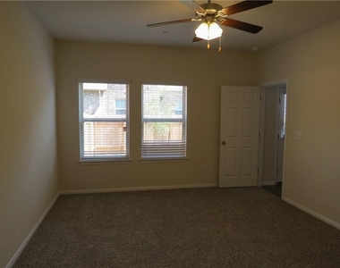2304 S Lakeline Blvd - Photo Thumbnail 7