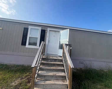 215 Greenfield Rd - Photo Thumbnail 3