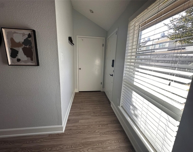 13821 Hollowgreen Drive - Photo Thumbnail 5