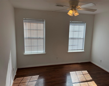7834 Wolfield Lane - Photo Thumbnail 6