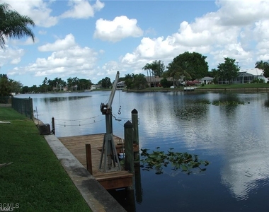 613 Se 21st Street - Photo Thumbnail 2